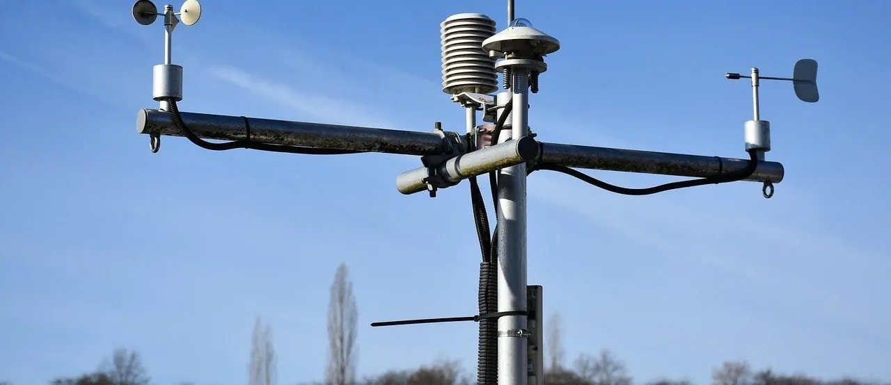 Home xWIT automatic weather station against a clear sky